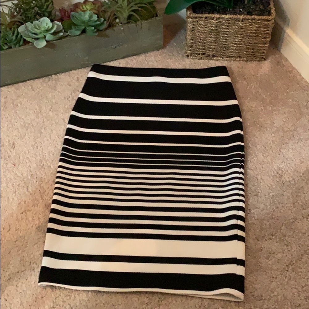 Bar III Black and White Pencil Skirt